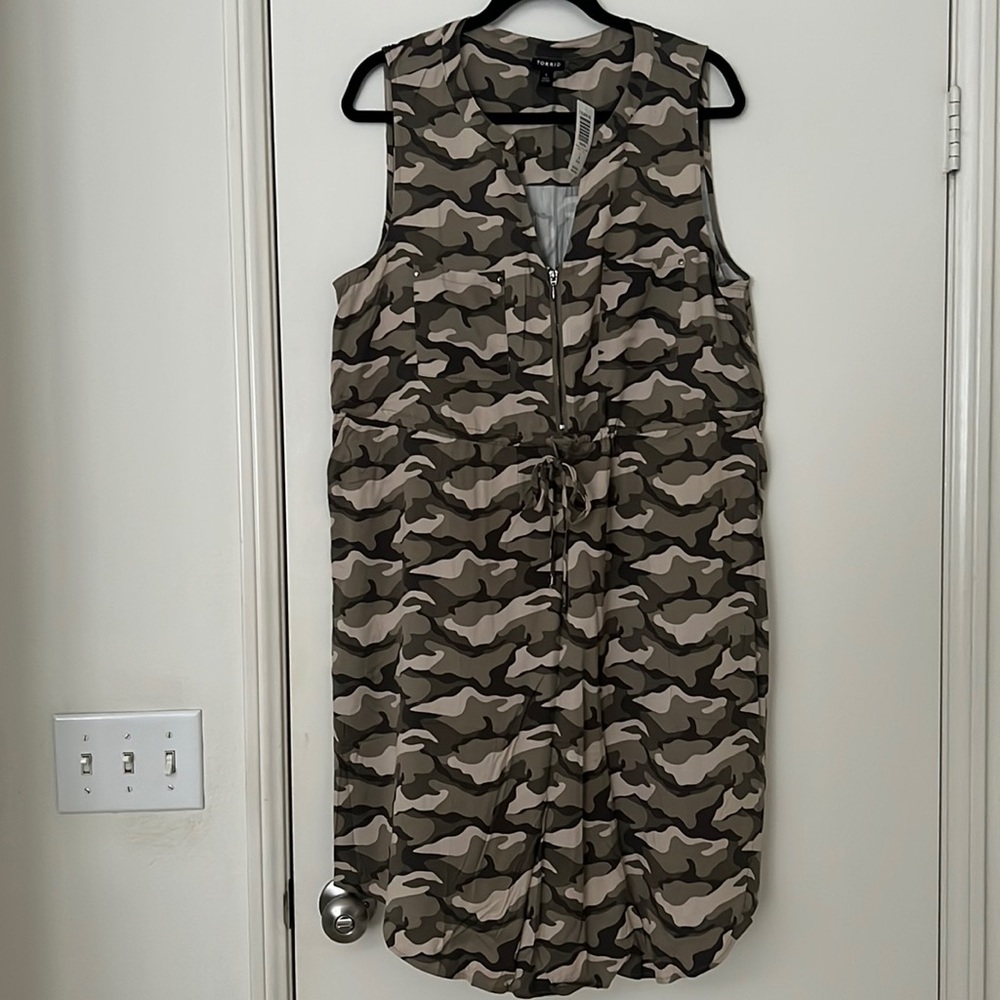 NWT Torrid Challis zip-Front shirt Dress